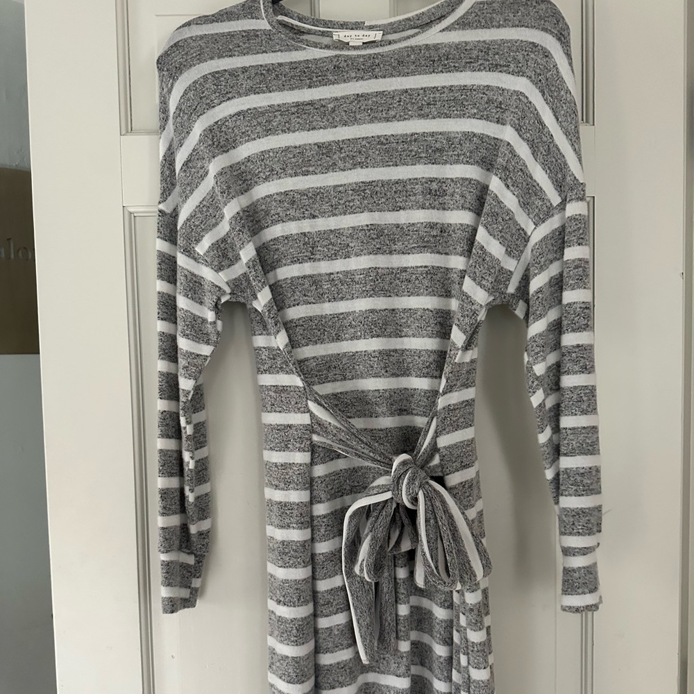 Blu Pepper: Day to Day Dress. Size Small, Gray tie dress